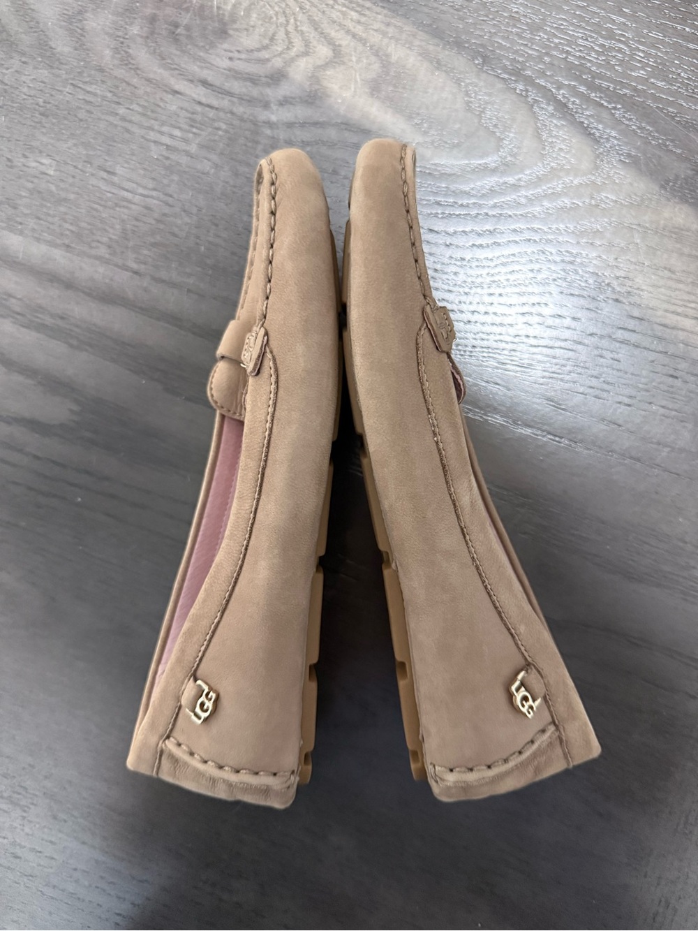 UGG Womens Leather Driving Loafers Tan Slip On Shoes US 8.5 EU39.5 - Picture 4 of 8